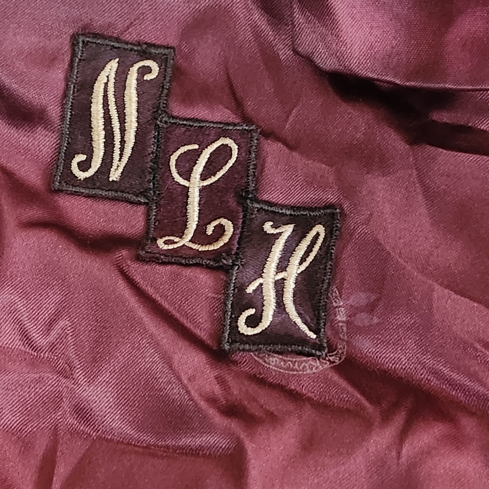Pre-owned,  but very good condition women's fur shawl. - Picture 8 of 13